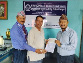 बाढीपीडितलाई कुमुदिनी स्कुलको रु. १ लाख ५१ हजार १११ सहयोग